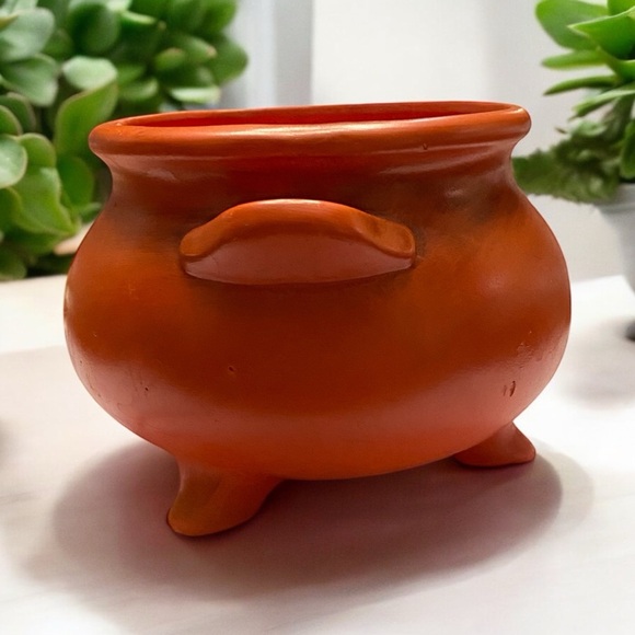 Decorative orange planter / pot. - Picture 5 of 7